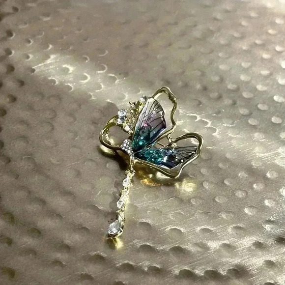 Luxury Gradient Butterfly Brooch - Picture 6 of 9